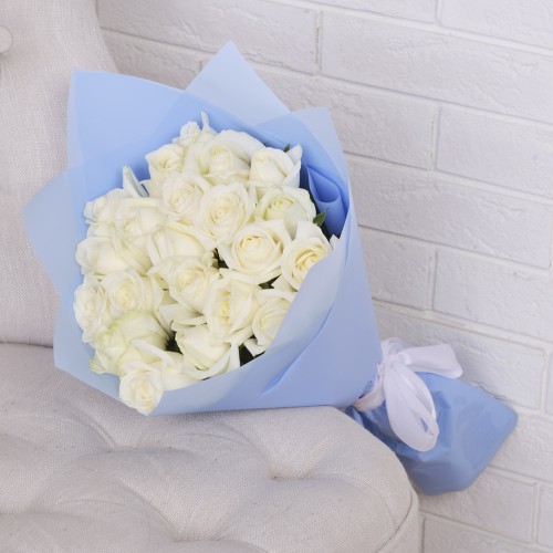 Купить на заказ Букет из 21 белой розы с доставкой в Боровом