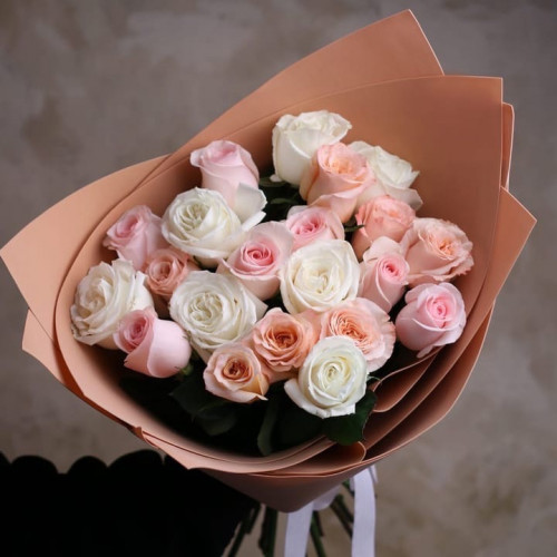 Купить на заказ Букет из 21 розы (микс) с доставкой в Боровом