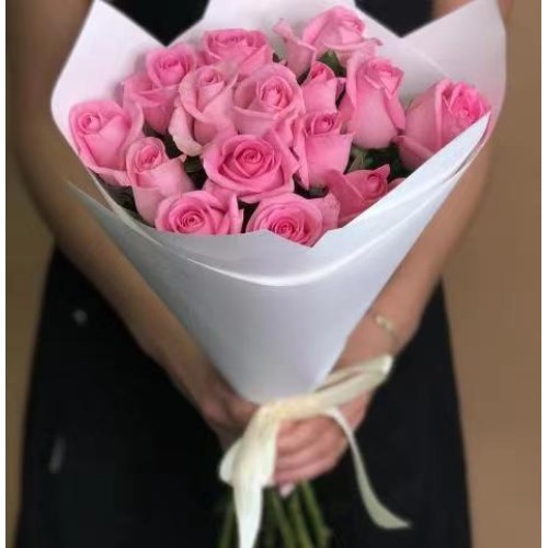 Купить на заказ 15 розовых роз с доставкой в Боровом